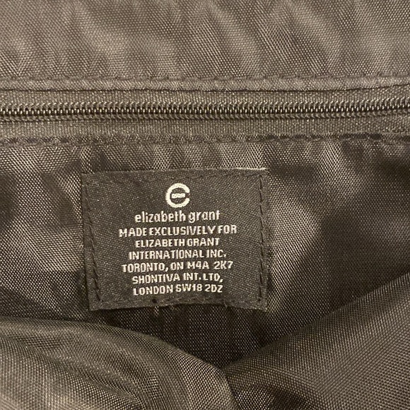 Elizabeth Grant Tote, Fully Lined in Silver with snap closure -NWOT - Picture 5 of 9